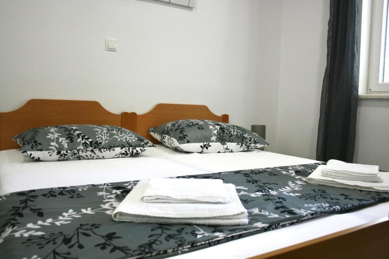 Apartments Antea Trogir Bagian luar foto